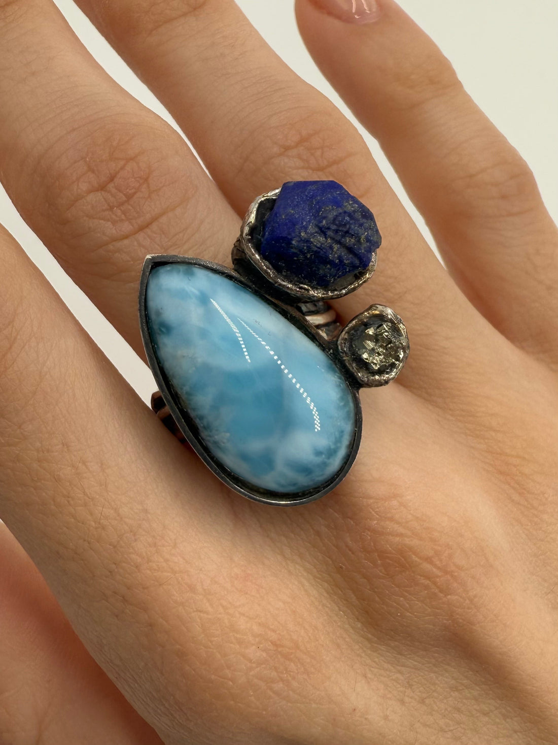 anillo plata reciclada oxidada Larimar