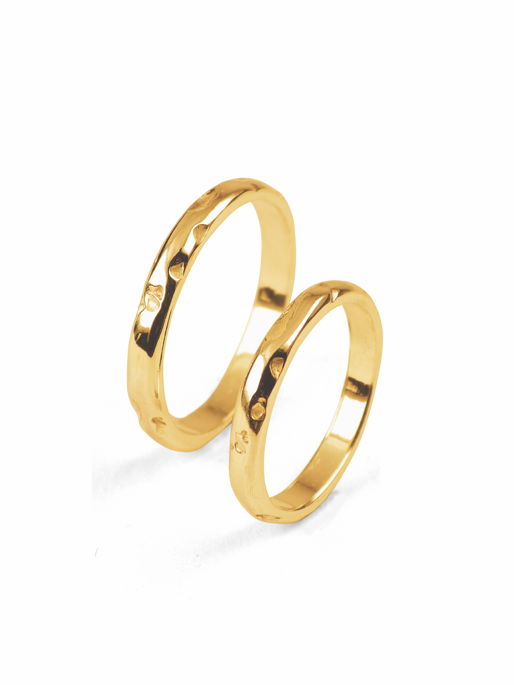 Alianzas artesanales Mena Suave en oro de 18K v5.png