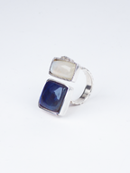anillo único artesanal con una Labradorita, una piedra Luna y plata de ley reciclada, de Lalanne