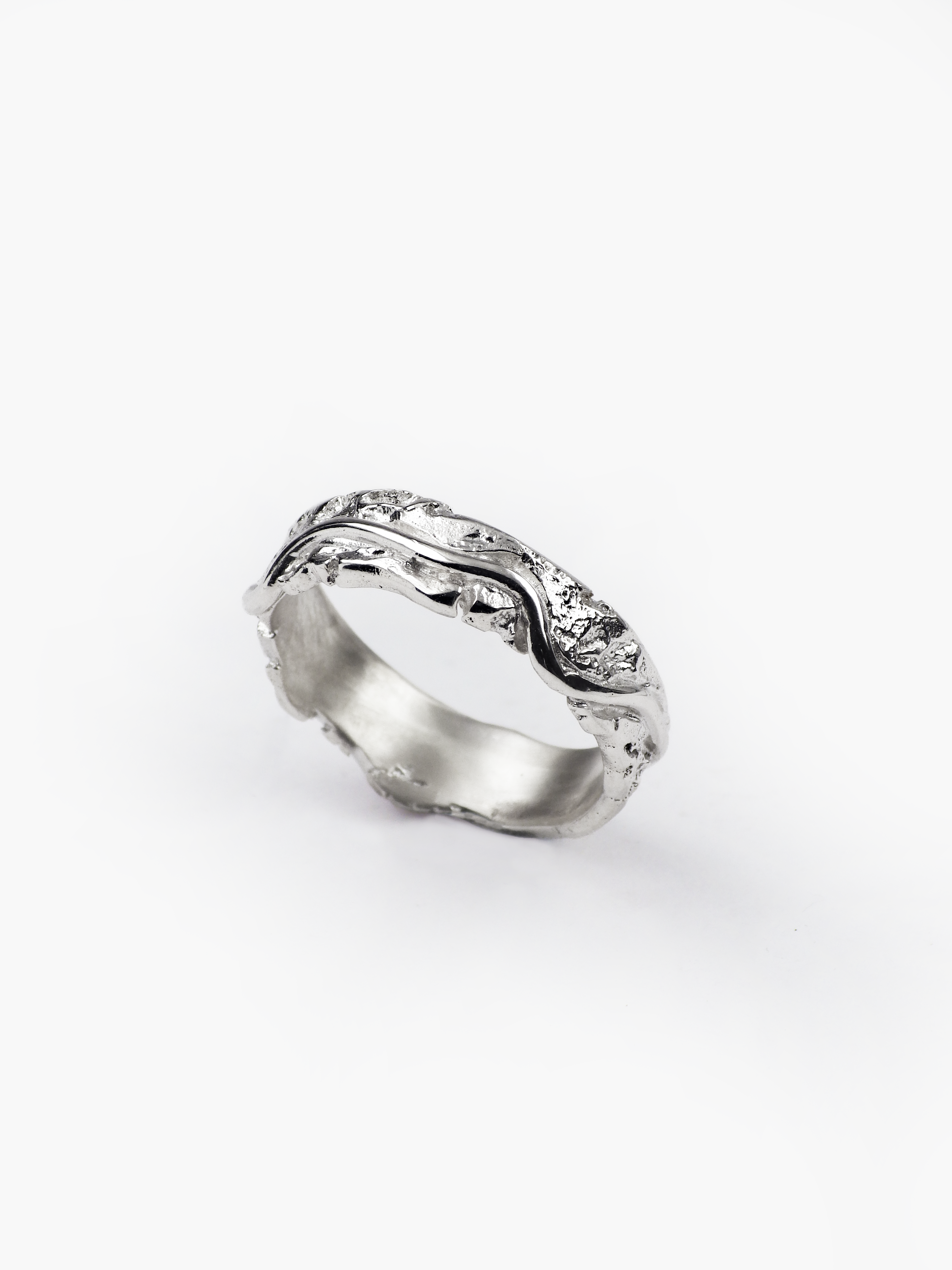alianza artesanal plata reciclada lateral Bark, de Lalanne