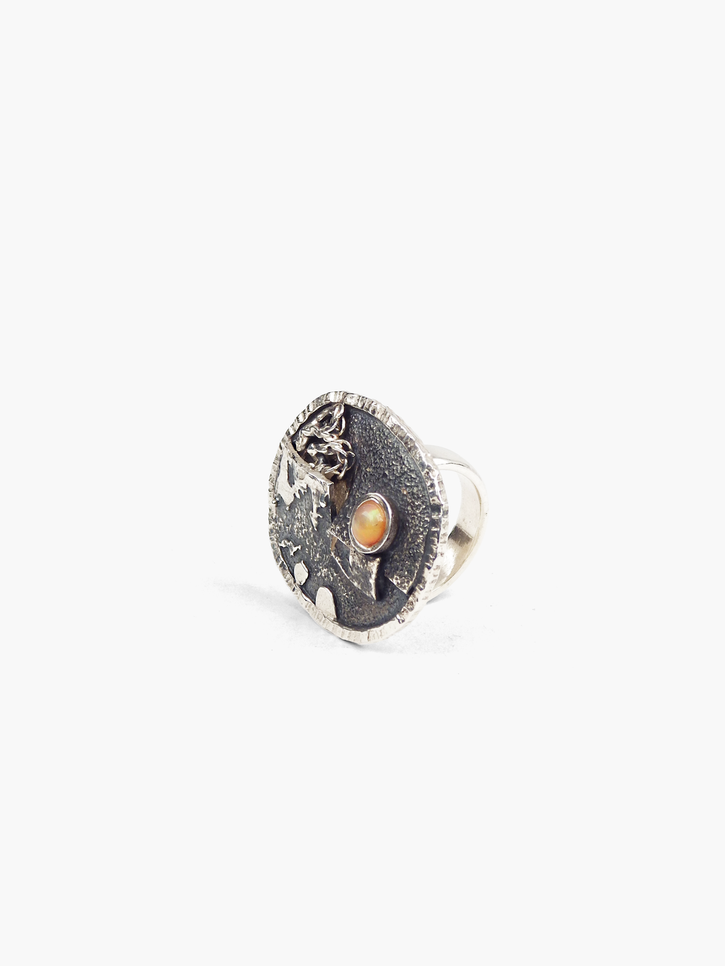 anillo artesanal único Nexo, con Opalo y plata