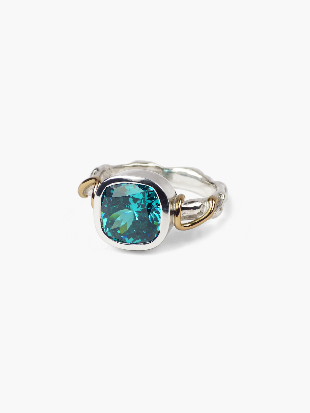 anillo único artesanal de plata, oro y piedra Lake, de Lalanne
