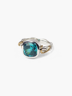 anillo único artesanal de plata, oro y piedra Lake, de Lalanne
