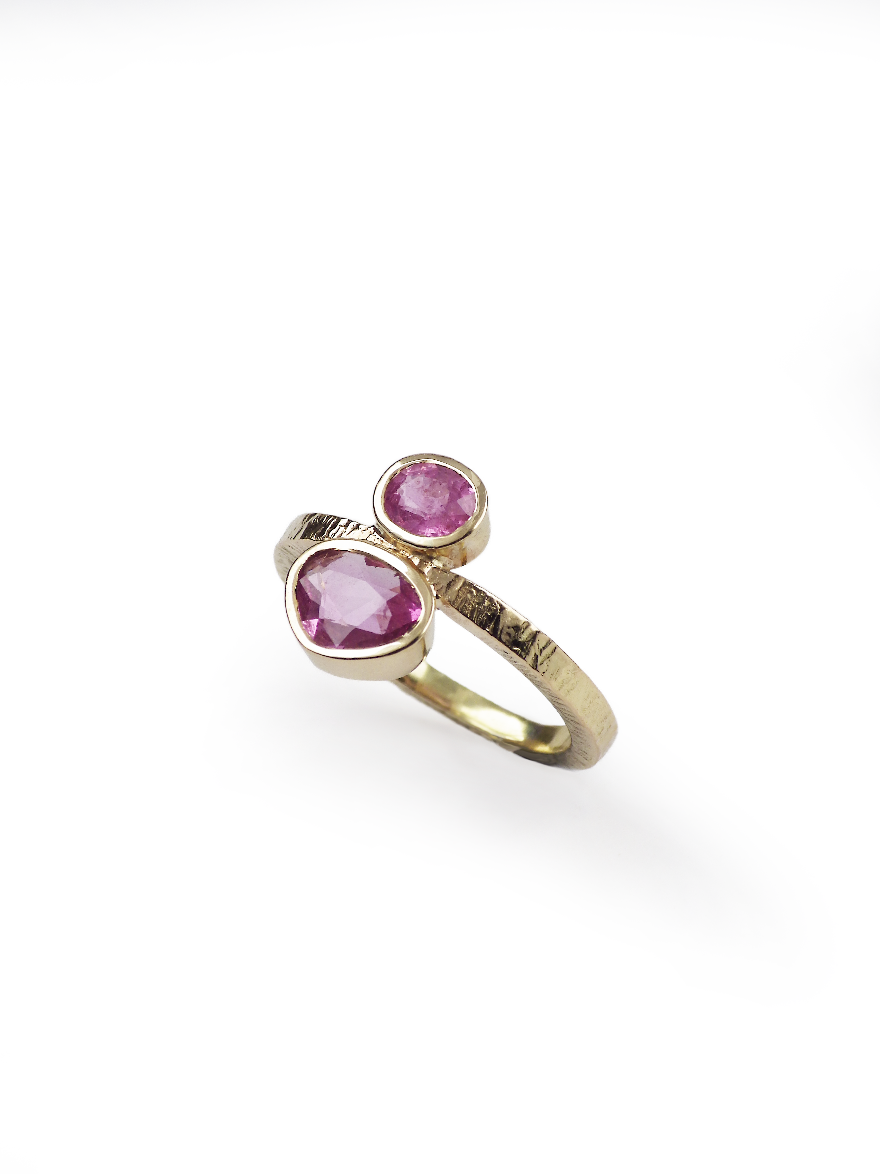 encargo anillo de oro y zafiros rosas Lalanne