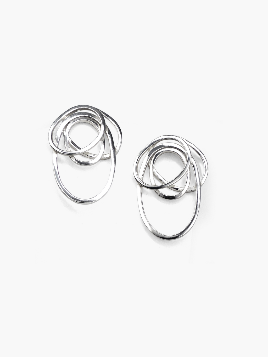 pendientes artesanales de plata reciclada Vueltas, de Lalanne