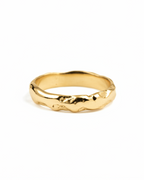 Alianza artesanal en oro de 18K Mena, de Lalanne, frontal