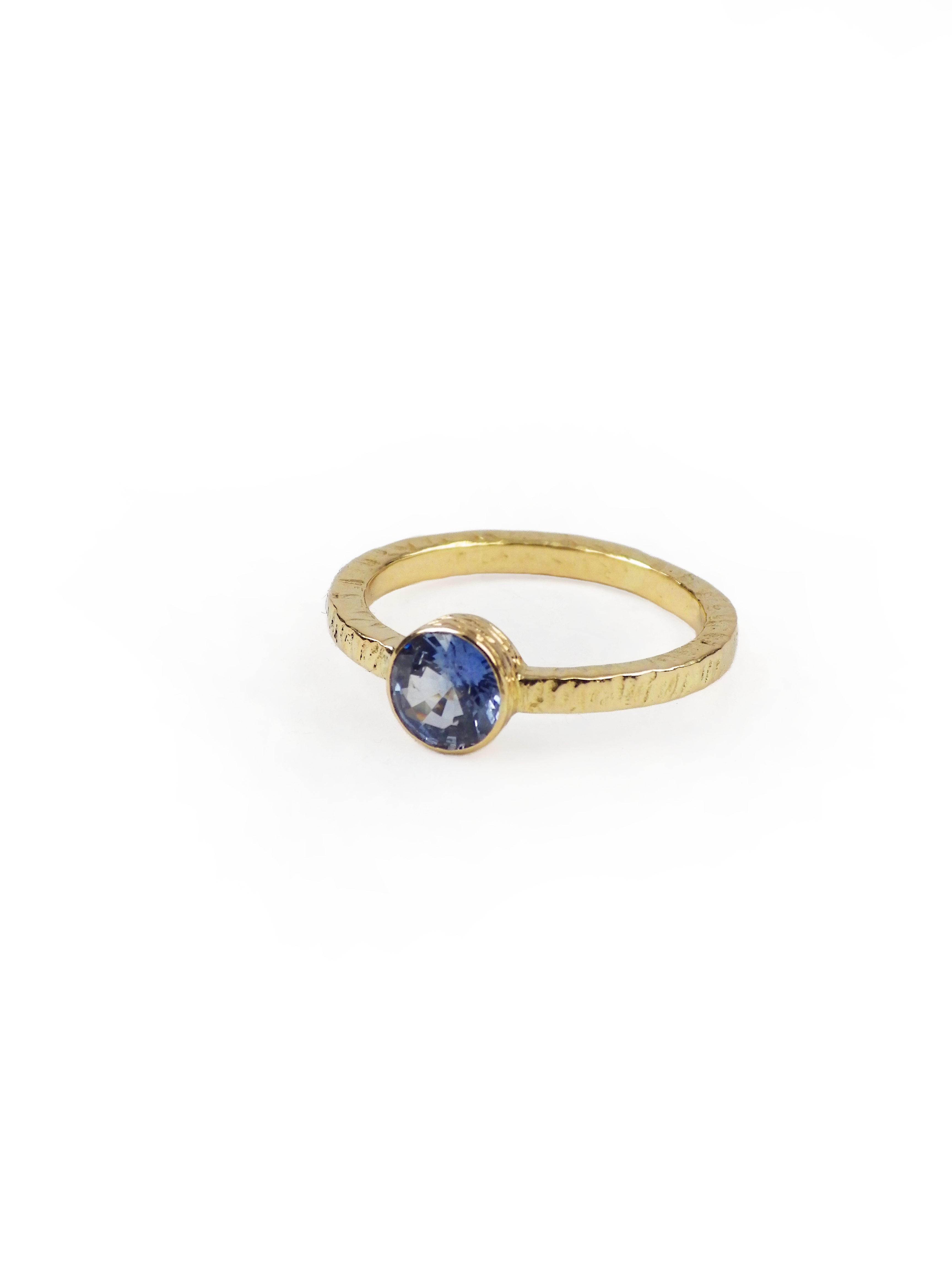 anillo diseño personalizado en oro de 18K