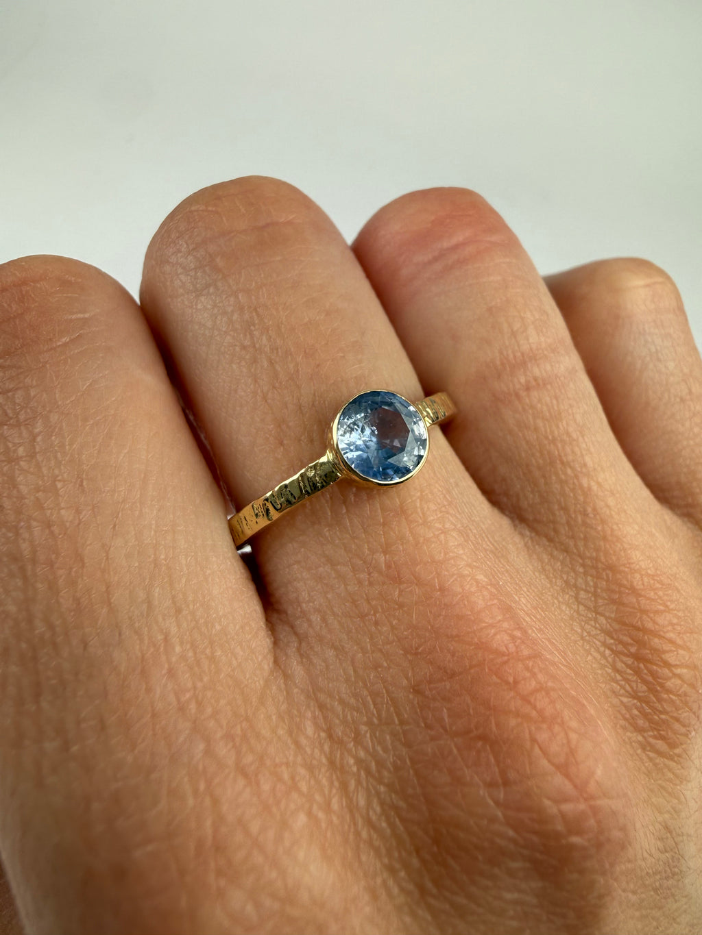 anillo diseño personalizado en oro de 18K