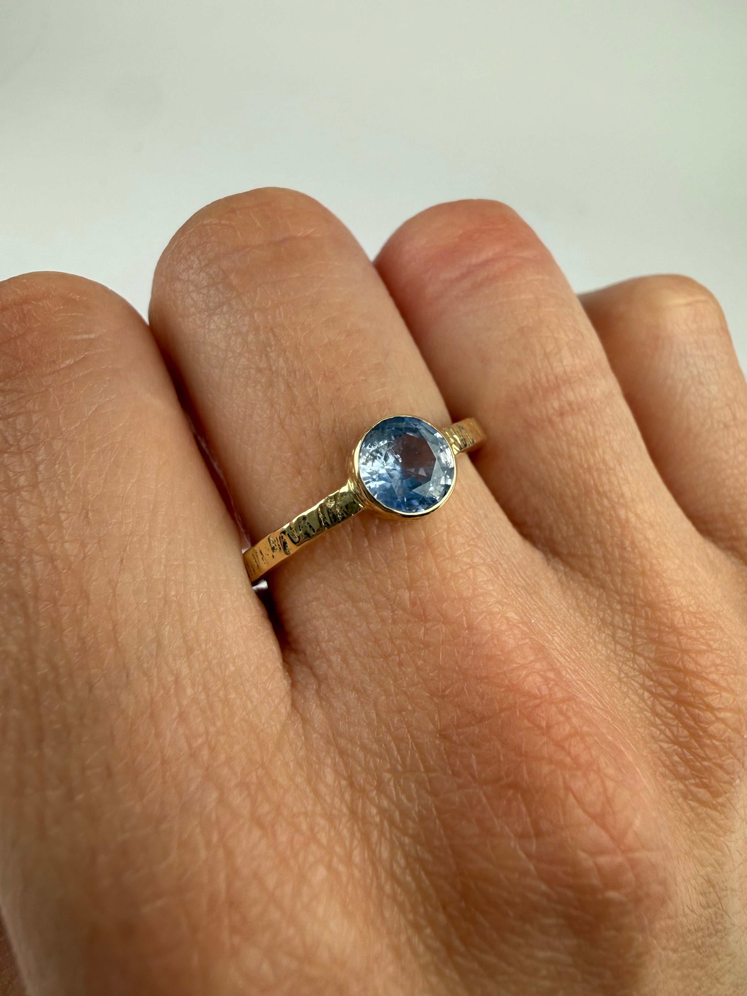 anillo diseño personalizado en oro de 18K