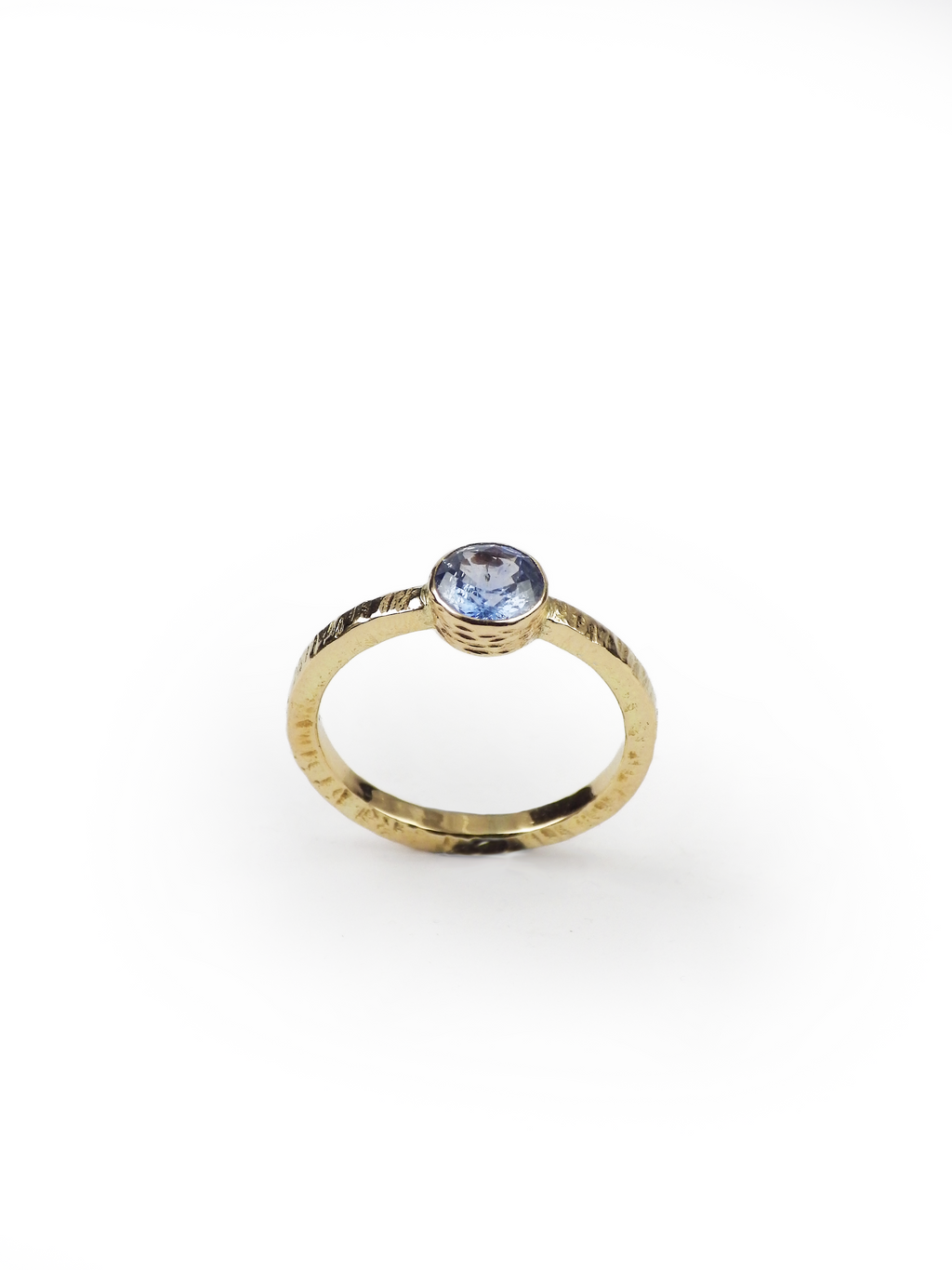 anillo diseño personalizado en oro de 18K